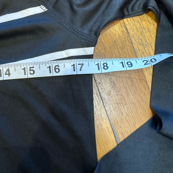 LA Kings unisex shirt🖤worn once for a company event🖤like NEW!! women’s sizing - Picture 5 of 9